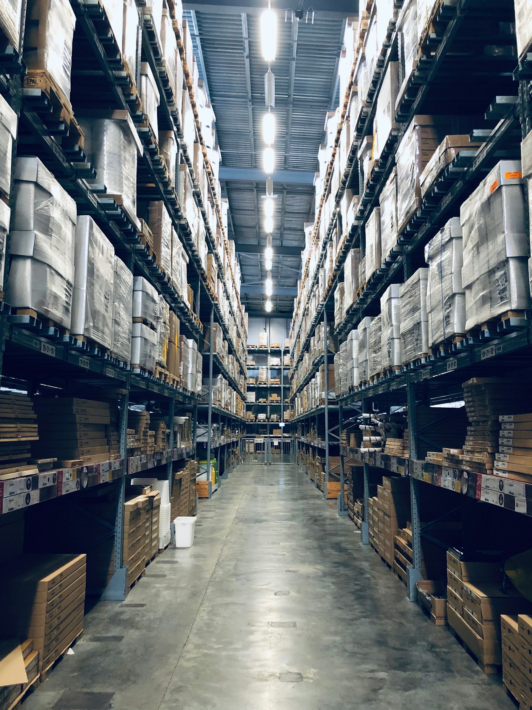 A professionally organised fulfilment aisle